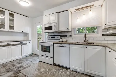 55 CONSTABLE Court, ON N6G 3N7