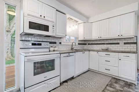 55 CONSTABLE Court, ON N6G 3N7