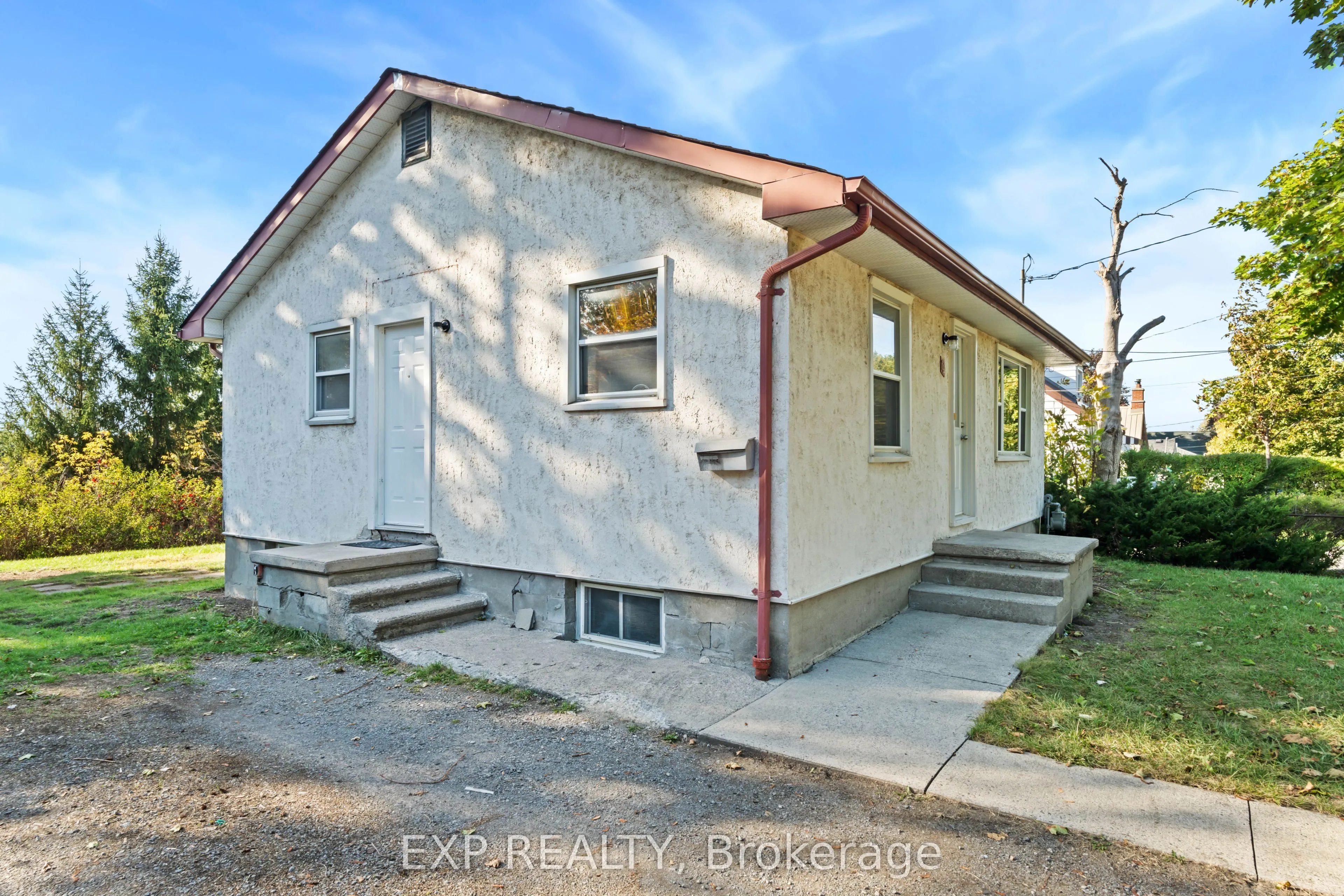 16 Valleyview Crescent, ON K8P 3G1