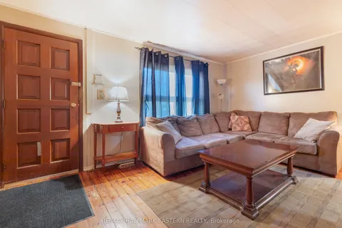 7 Wallace Street, ON K9H 1A8