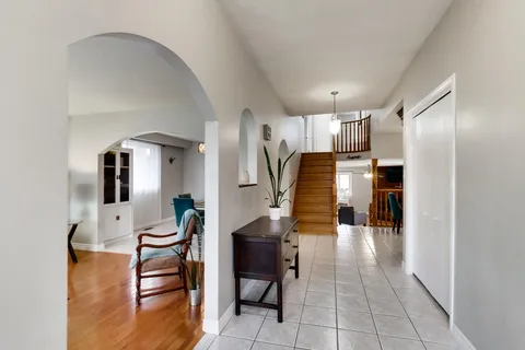 18 Pavarotti Court, ON L8G 4P8