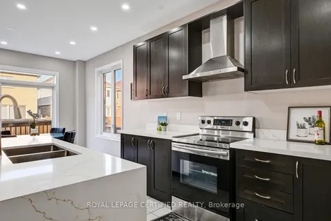 33 Robbins Ridge, ON N3L 0H2