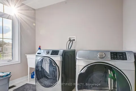 33 Robbins Ridge, ON N3L 0H2