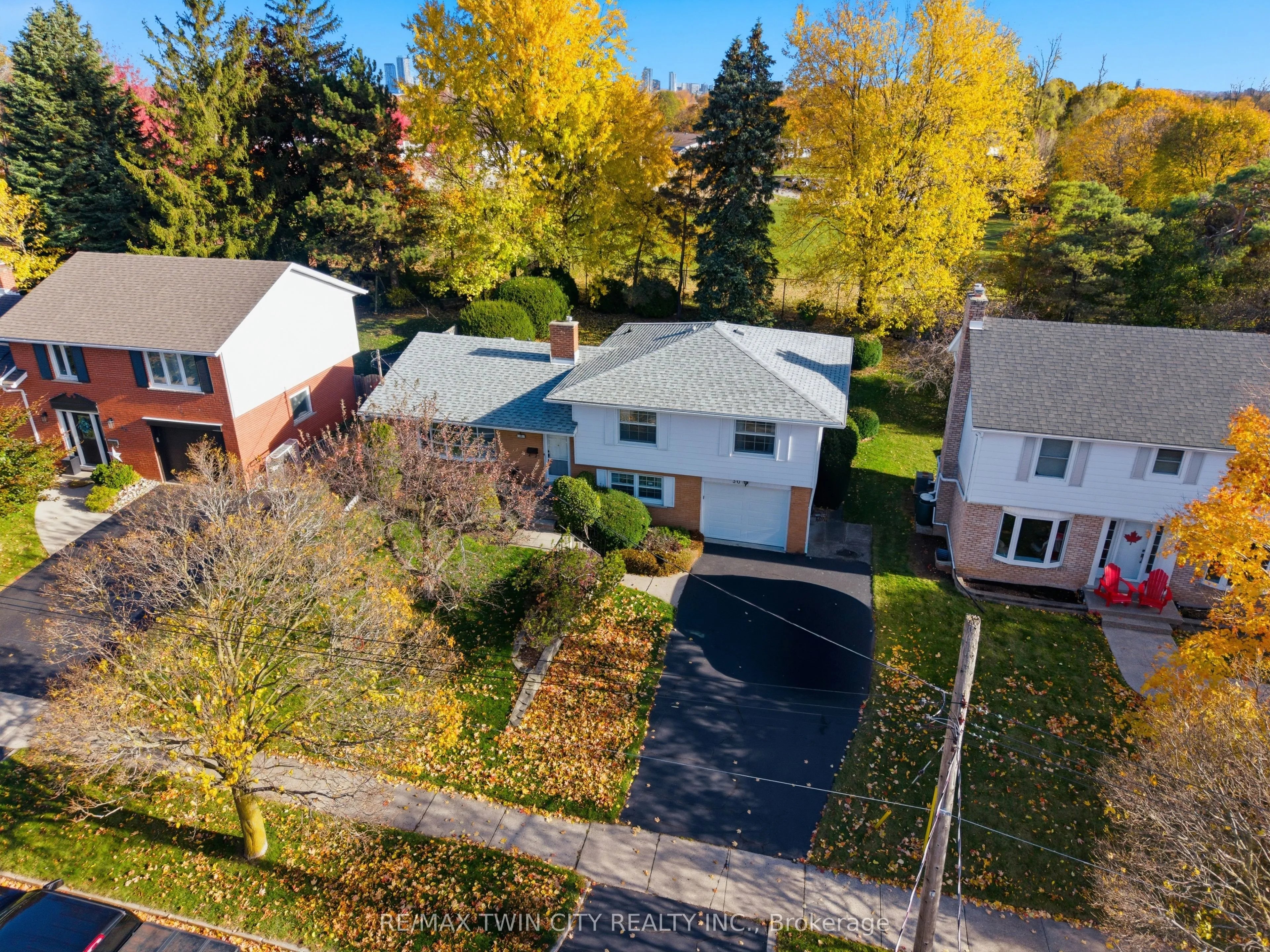 30 Thornridge Crescent, ON N2M 4W1