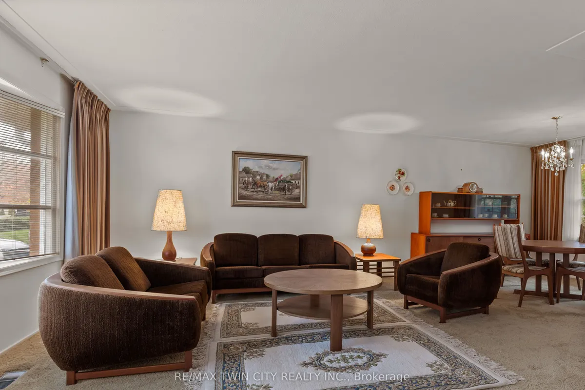 30 Thornridge Crescent, ON N2M 4W1