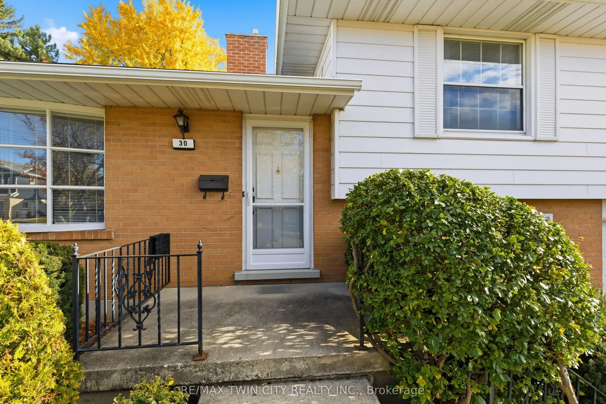 30 Thornridge Crescent, ON N2M 4W1