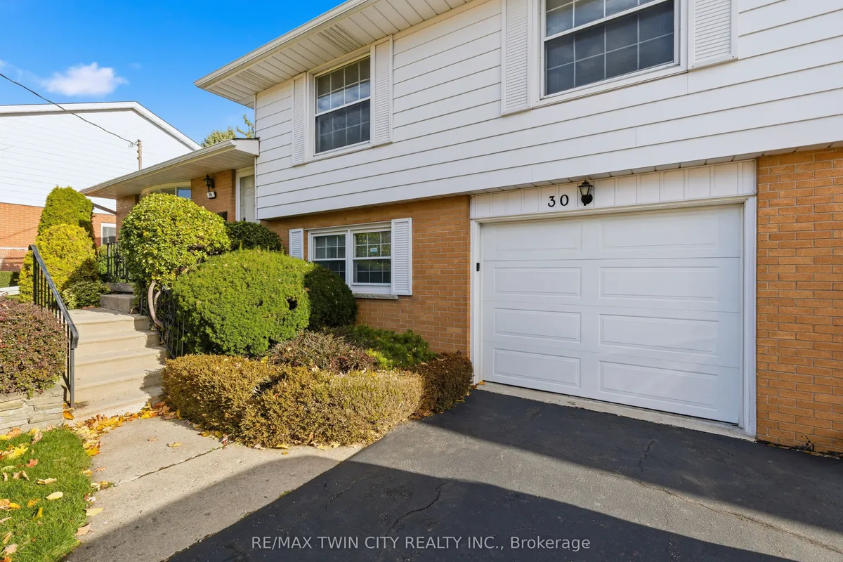 30 Thornridge Crescent, ON N2M 4W1