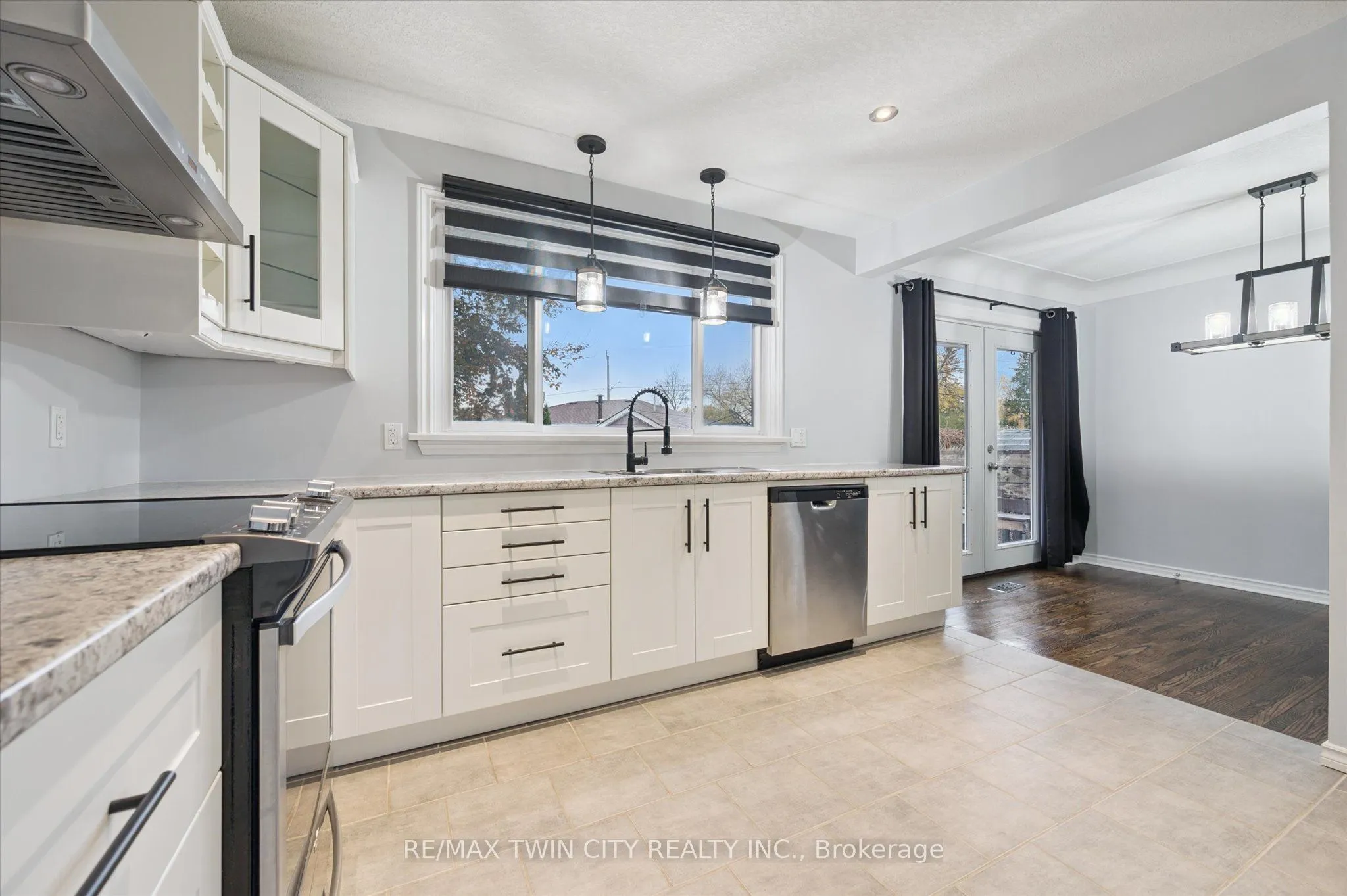 944 Concession Drive, ON N3H 4L6