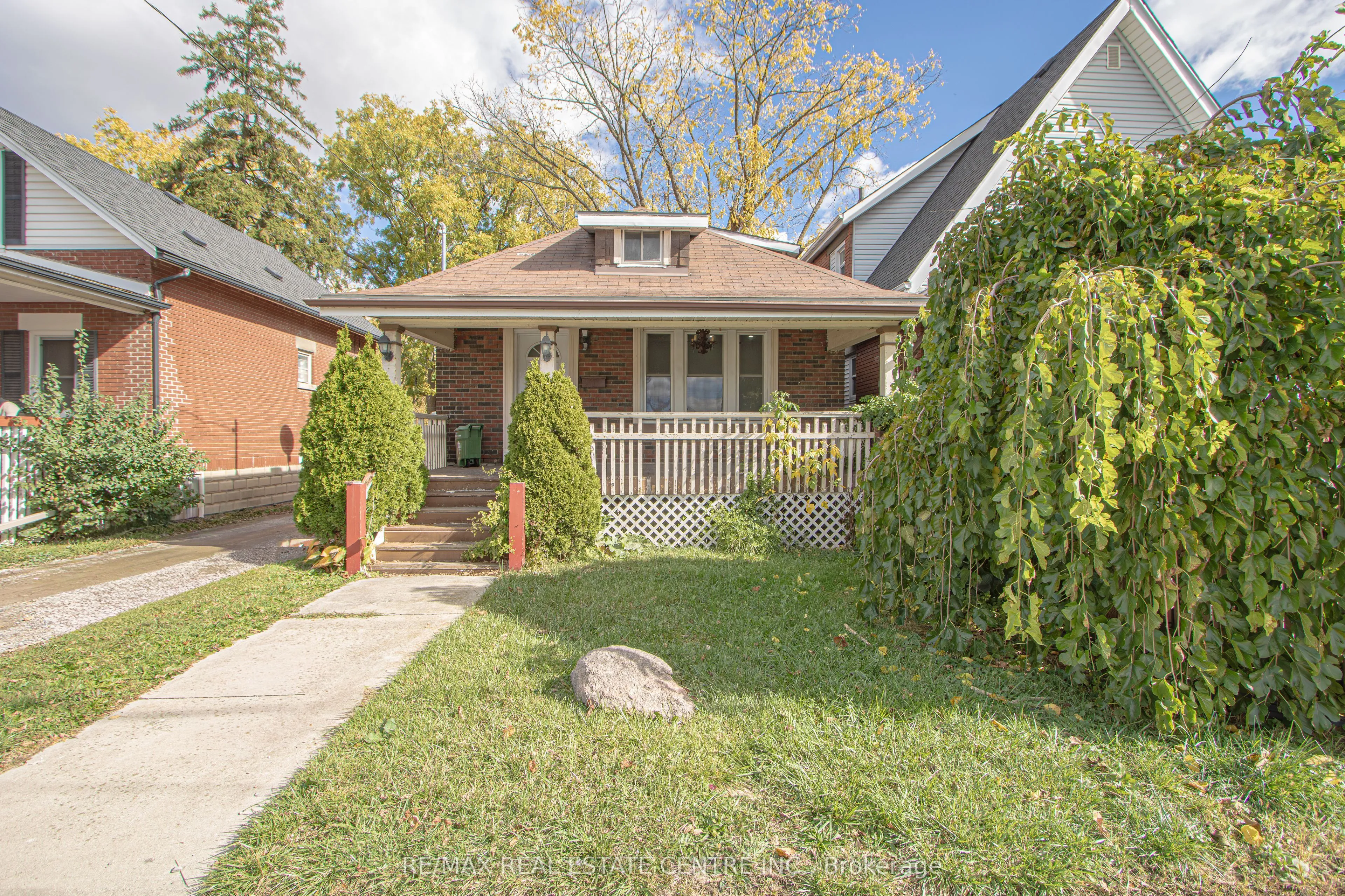 386 Wharncliffe Road, ON N6J 2M1