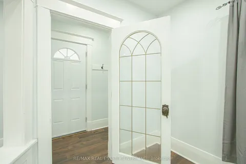 386 Wharncliffe Road, ON N6J 2M1