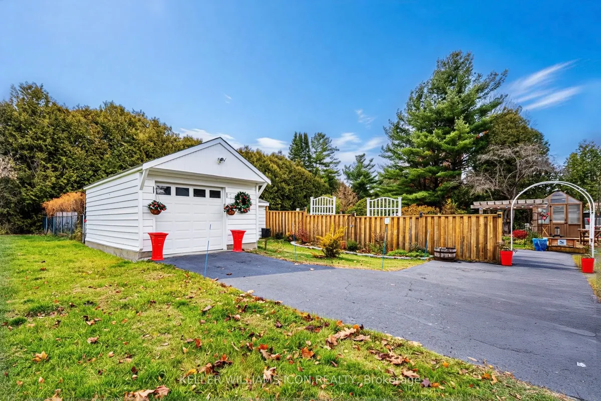 320 Donald B. Munro Drive, ON K0A 1L0