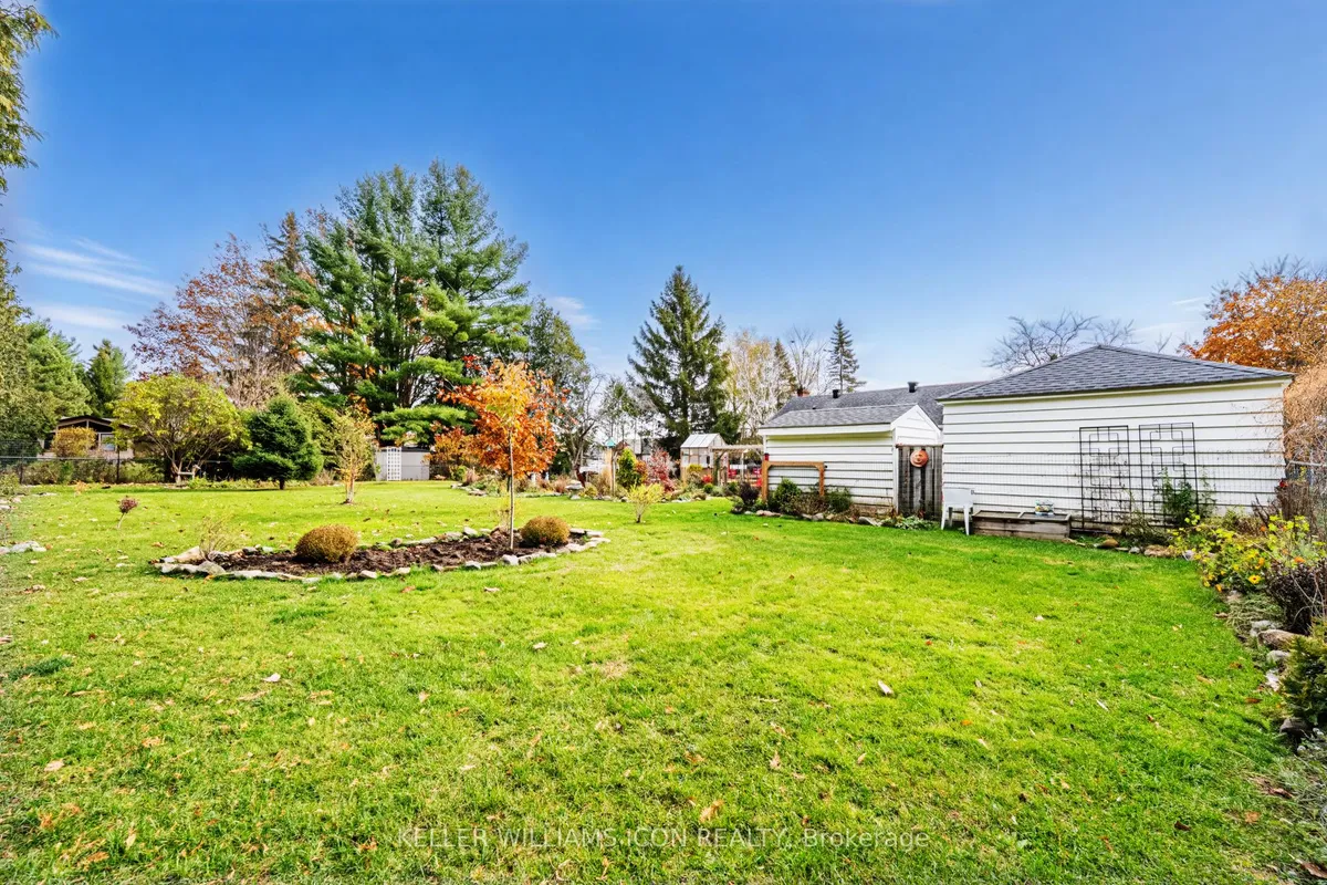 320 Donald B. Munro Drive, ON K0A 1L0