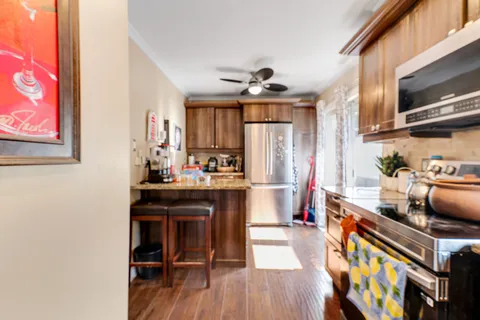 40 Yeoville Court, ON L9C 5W3