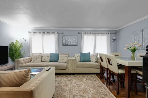 40 Yeoville Court, ON L9C 5W3