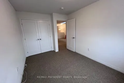 25 Greenwich Avenue, ON L8J 0L5