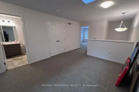 25 Greenwich Avenue, ON L8J 0L5