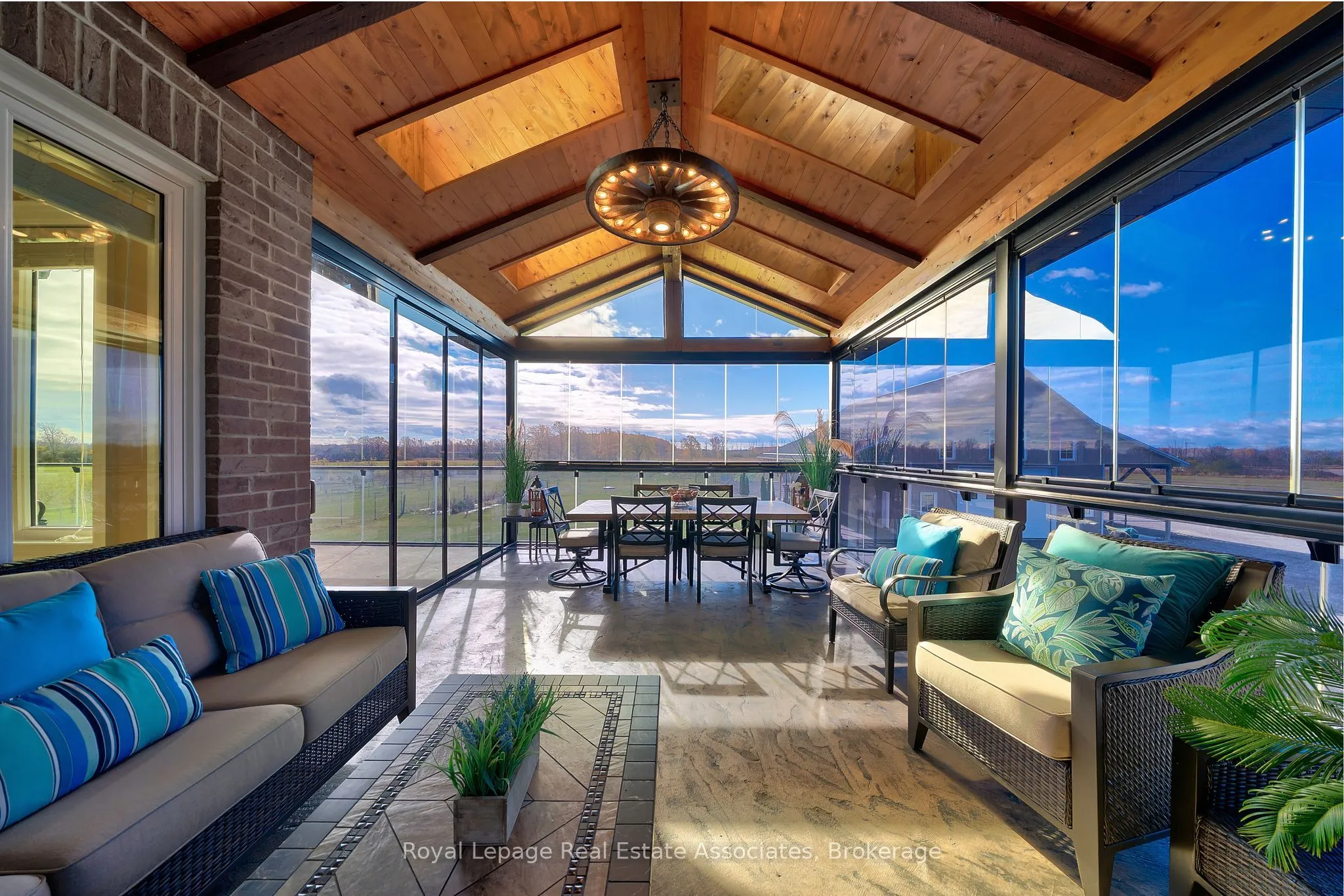 1130 Ridge Road, Hamilton, ON L8J 2X5