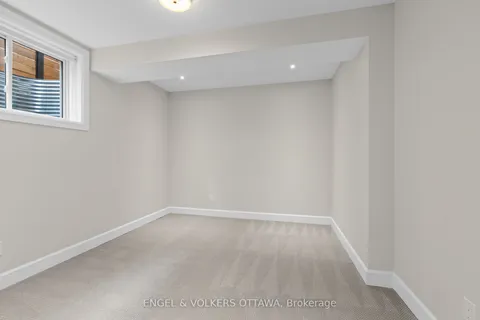 122 Helen Rapp Way, ON K1T 0N4