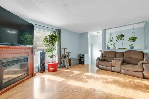 27 Thurlow Queen Street, ON K0K 2V0