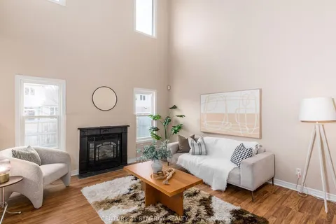 34 Eliza Crescent, ON K2S 2A3