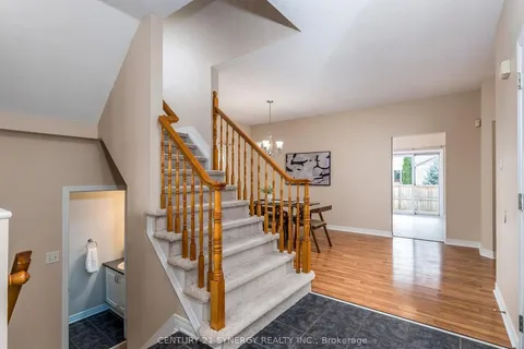 34 Eliza Crescent, ON K2S 2A3