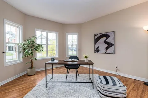 34 Eliza Crescent, ON K2S 2A3