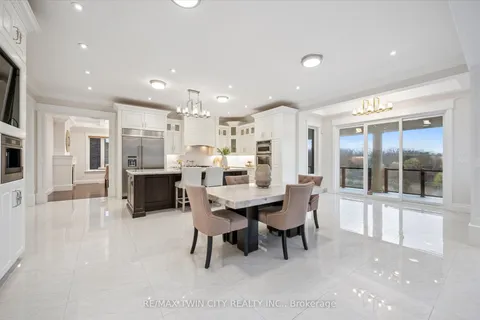 565 Manor Ridge Crescent, ON N2J 4G8