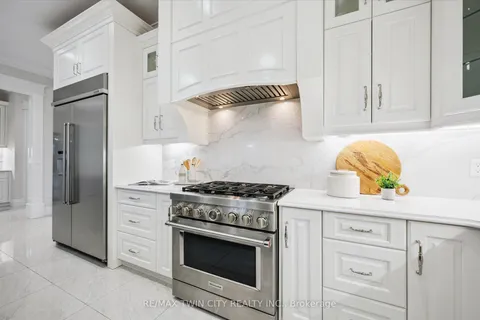 565 Manor Ridge Crescent, ON N2J 4G8