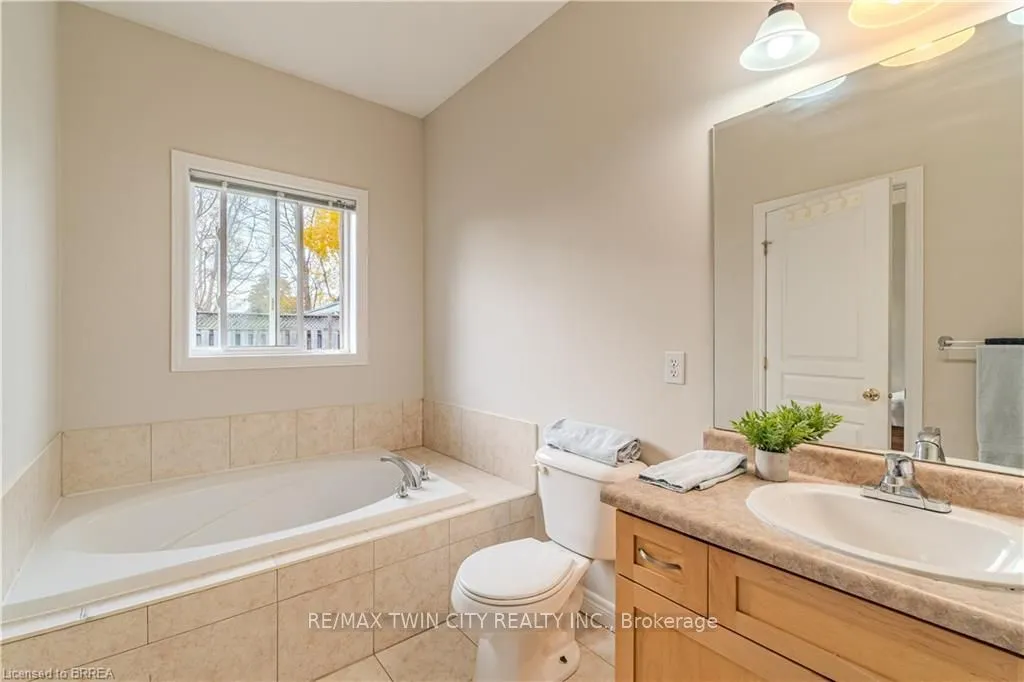 11 Irongate Drive, ON N3L 4G4