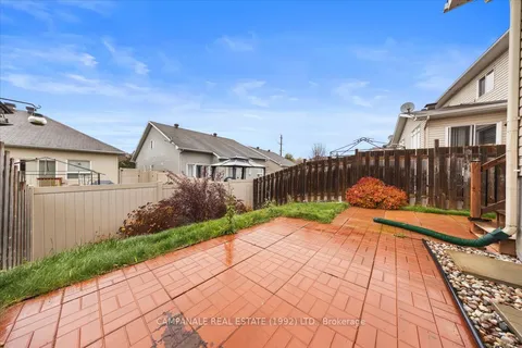 100 Wolff Crescent, ON K7S 0C2