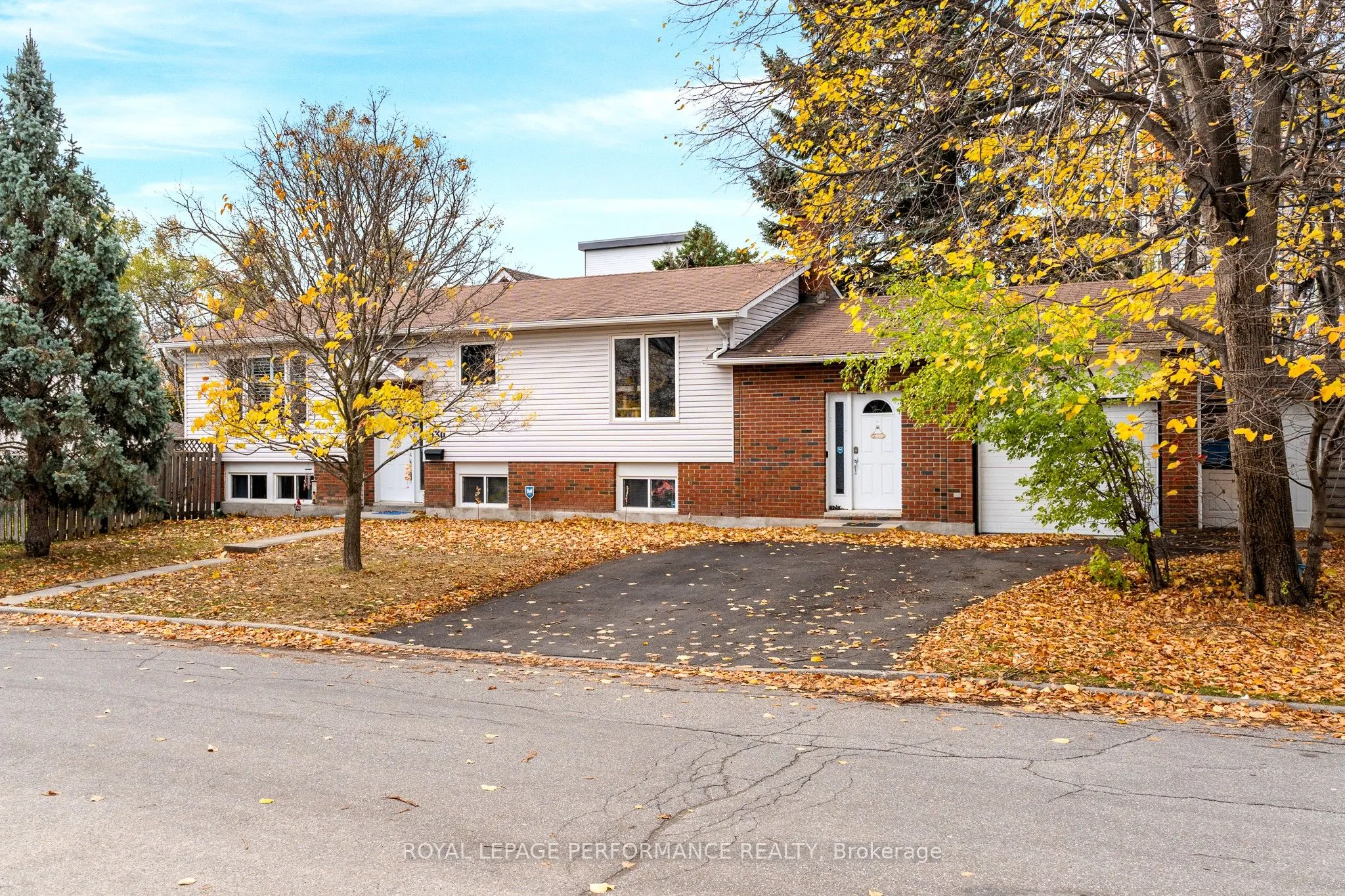 530 Rowanwood Avenue, ON K2A 3E1