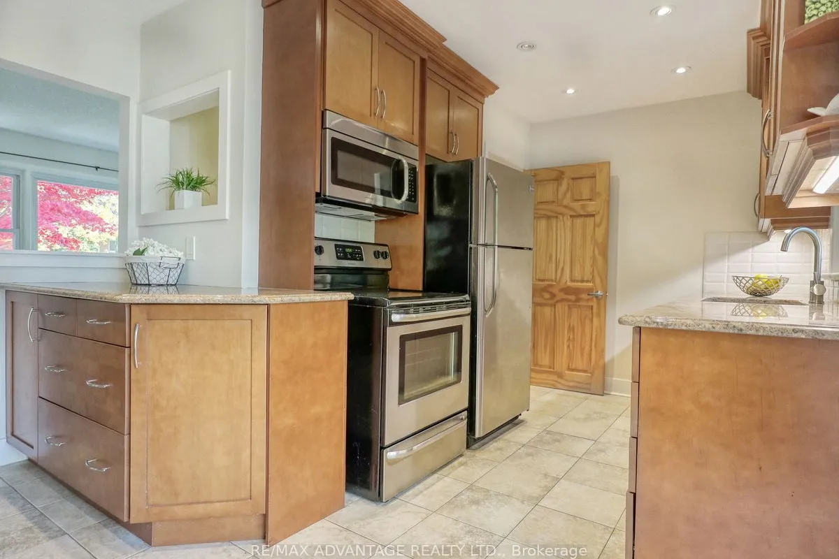 401 Stephen Street, ON N6K 2N4