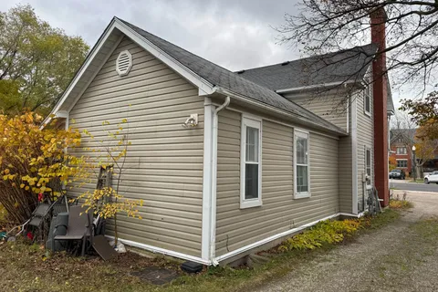 136 High Street, ON N0H 2L0