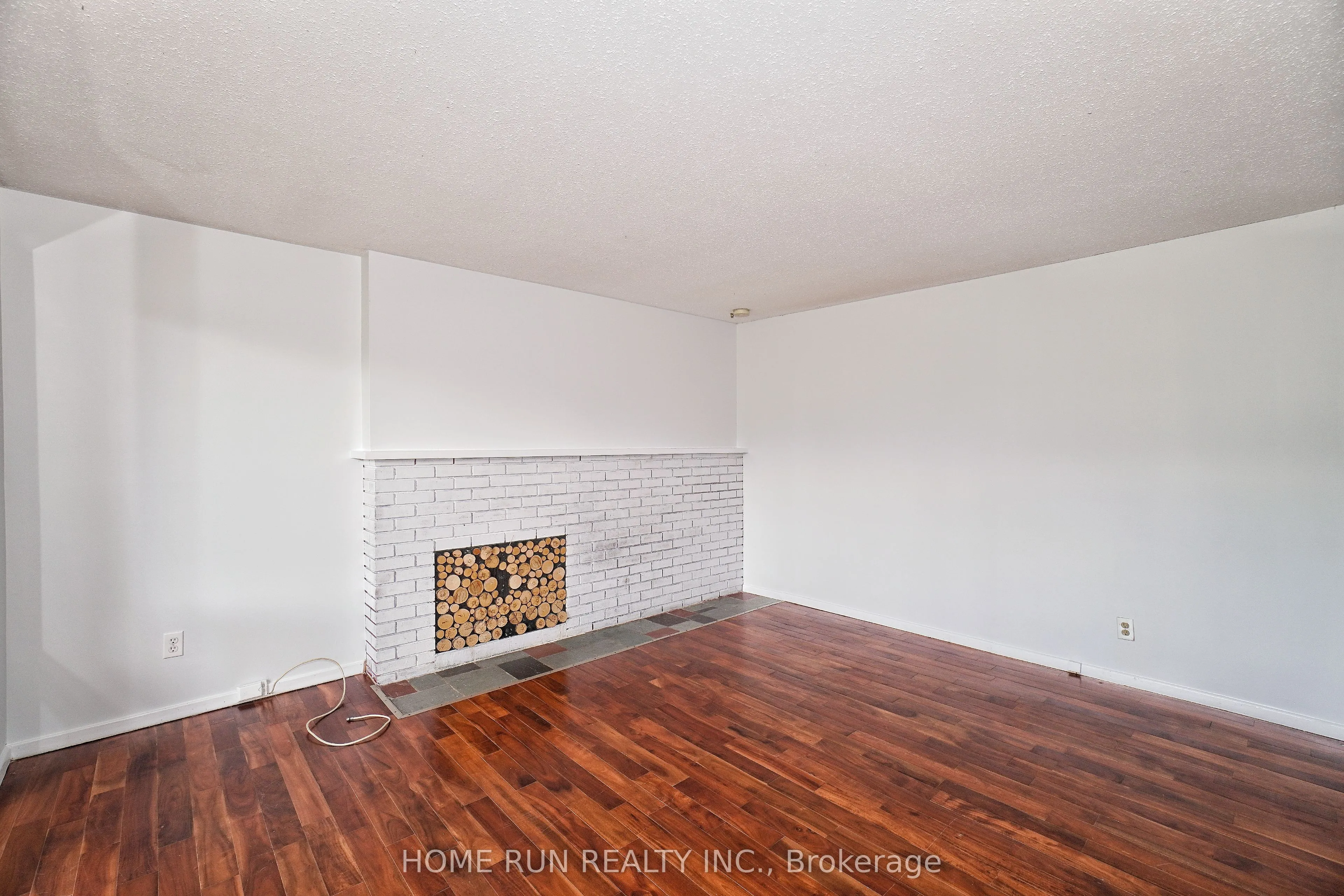 1292 Meadowlands Drive, ON K2E 6K5