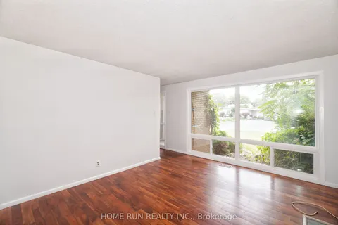 1292 Meadowlands Drive, ON K2E 6K5