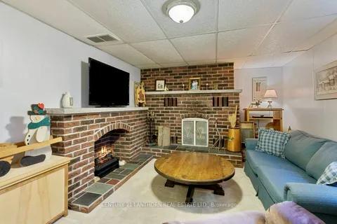 4 Highview Crescent, ON K8P 3G4