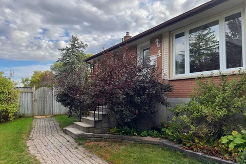 4 Highview Crescent, ON K8P 3G4