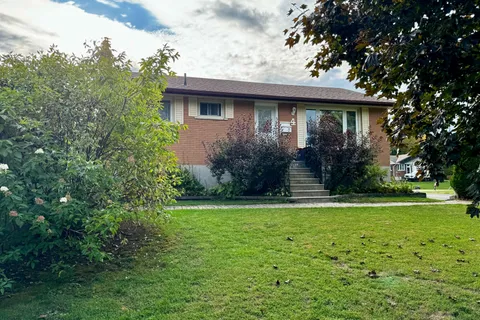 4 Highview Crescent, ON K8P 3G4