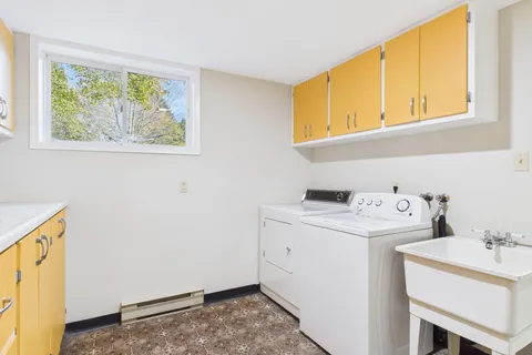 423 Adelaide Street, ON N2Z 2W6