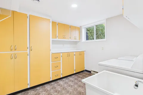 423 Adelaide Street, ON N2Z 2W6