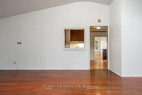 77 Pleasant Drive, ON N5A 4X2