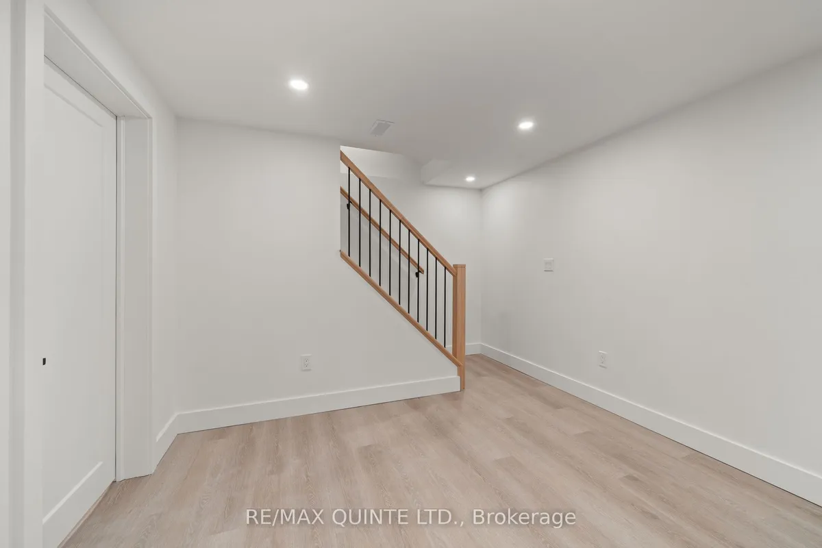 3 Cooke Court, ON K8N 5N4