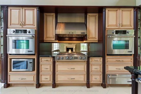 839 Lakeshore Road, ON L3K 5V3