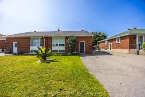 726 Cummings Avenue, ON K1K 2L1