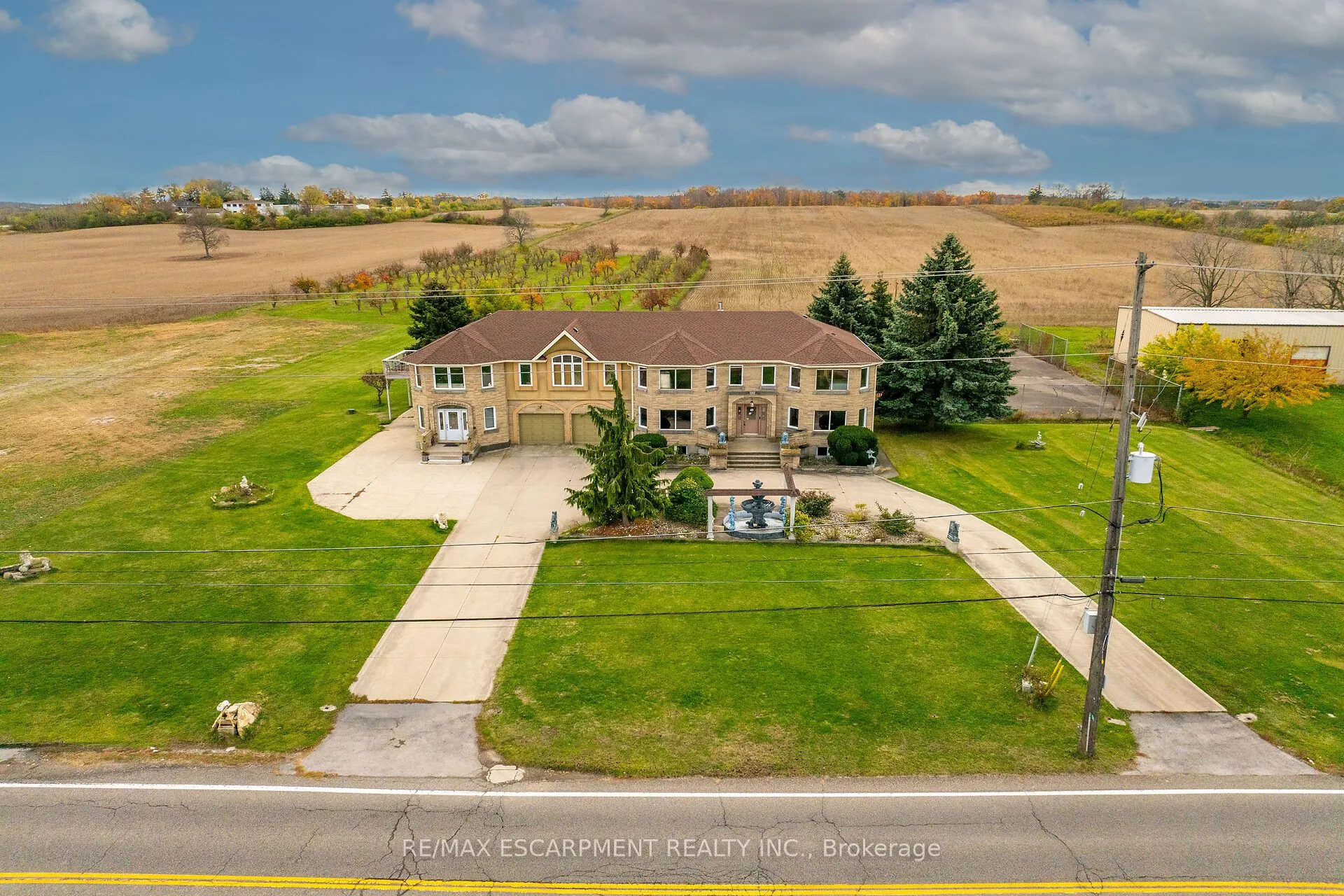 568 Ridge Road, ON L8J 2Y6