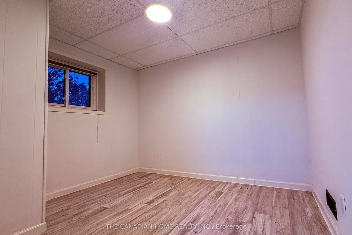 33 Hampton Place, ON N2B 2S4