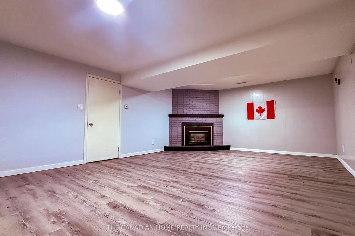 33 Hampton Place, ON N2B 2S4