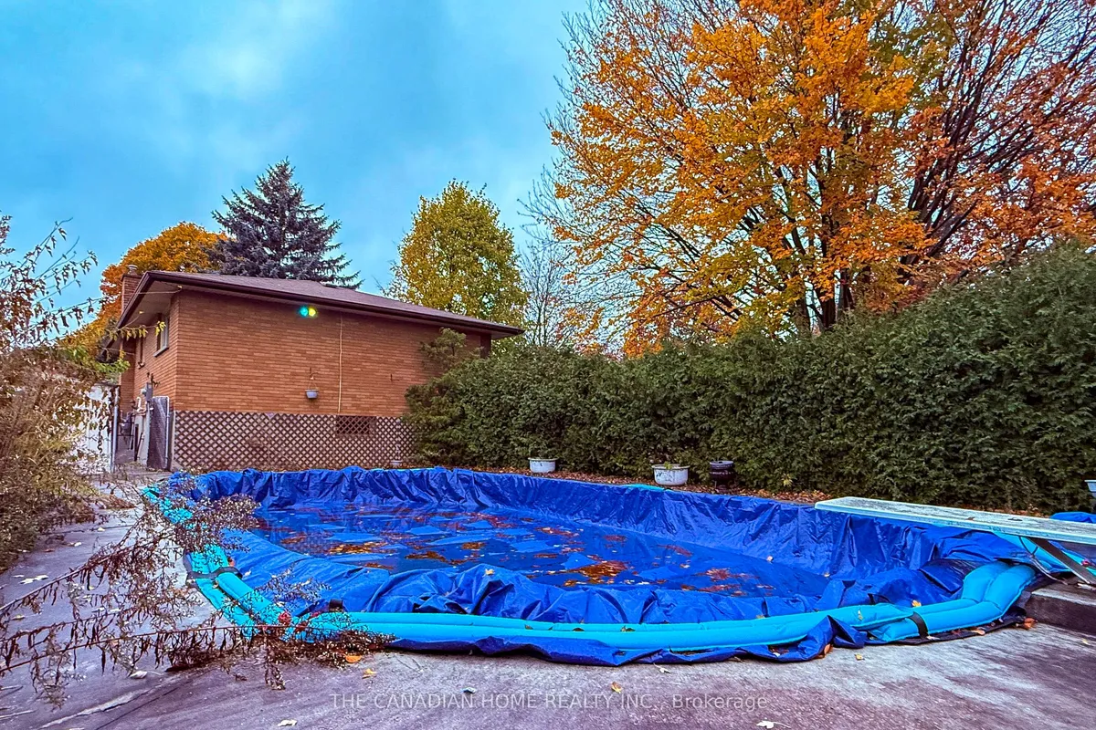 33 Hampton Place, ON N2B 2S4