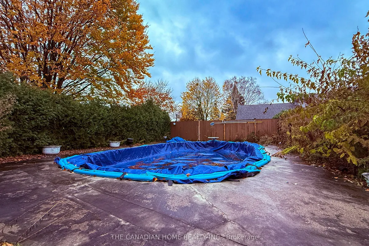 33 Hampton Place, ON N2B 2S4