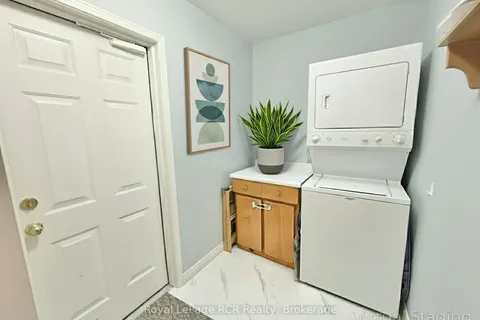 872 9TH A East Avenue, ON N4K 6Y6